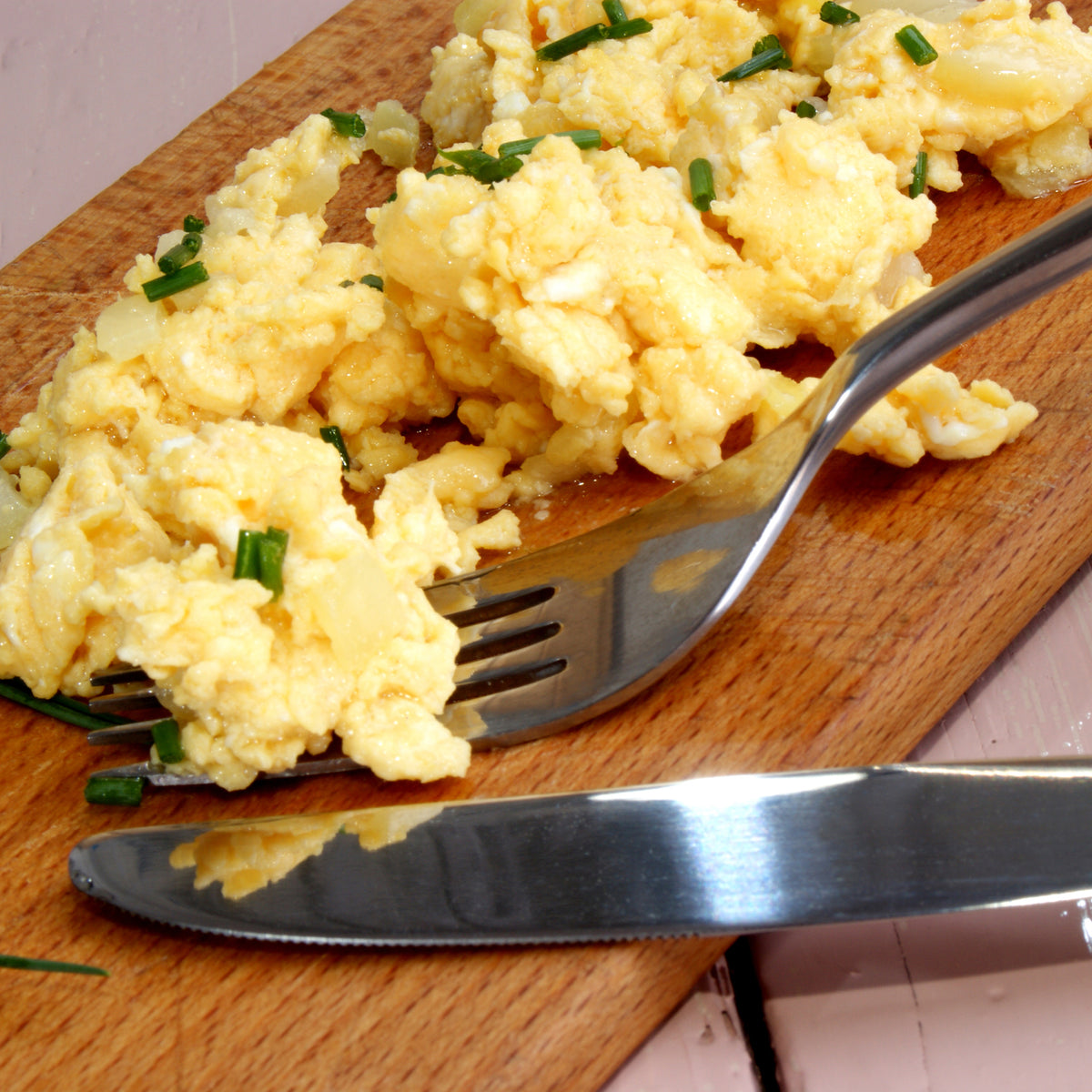 Rührei mit Schnittlauch und geräucherter Hähnchenbrust – Mijn Momentum ... Rührei mit Schnittlauch und geräucherter Hähnchenbrust – Mijn Momentum ...