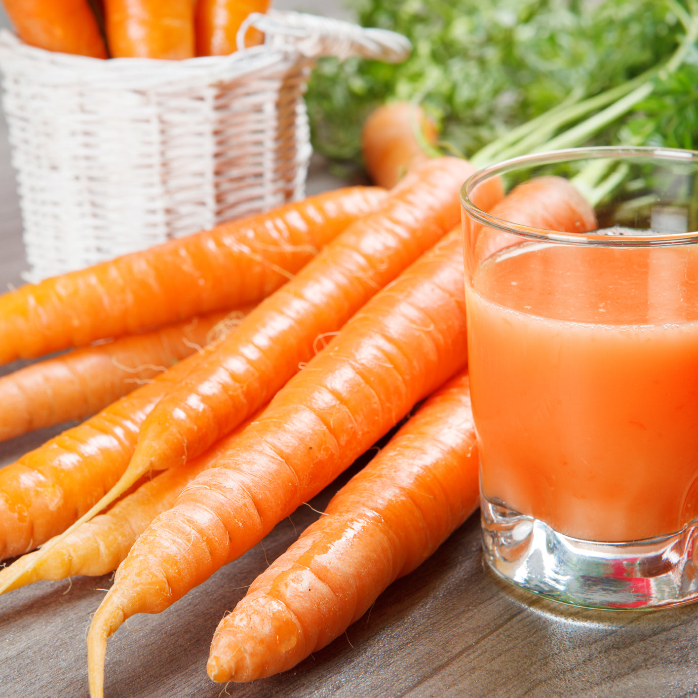 Oranjesap met wortel, ananas en gember
