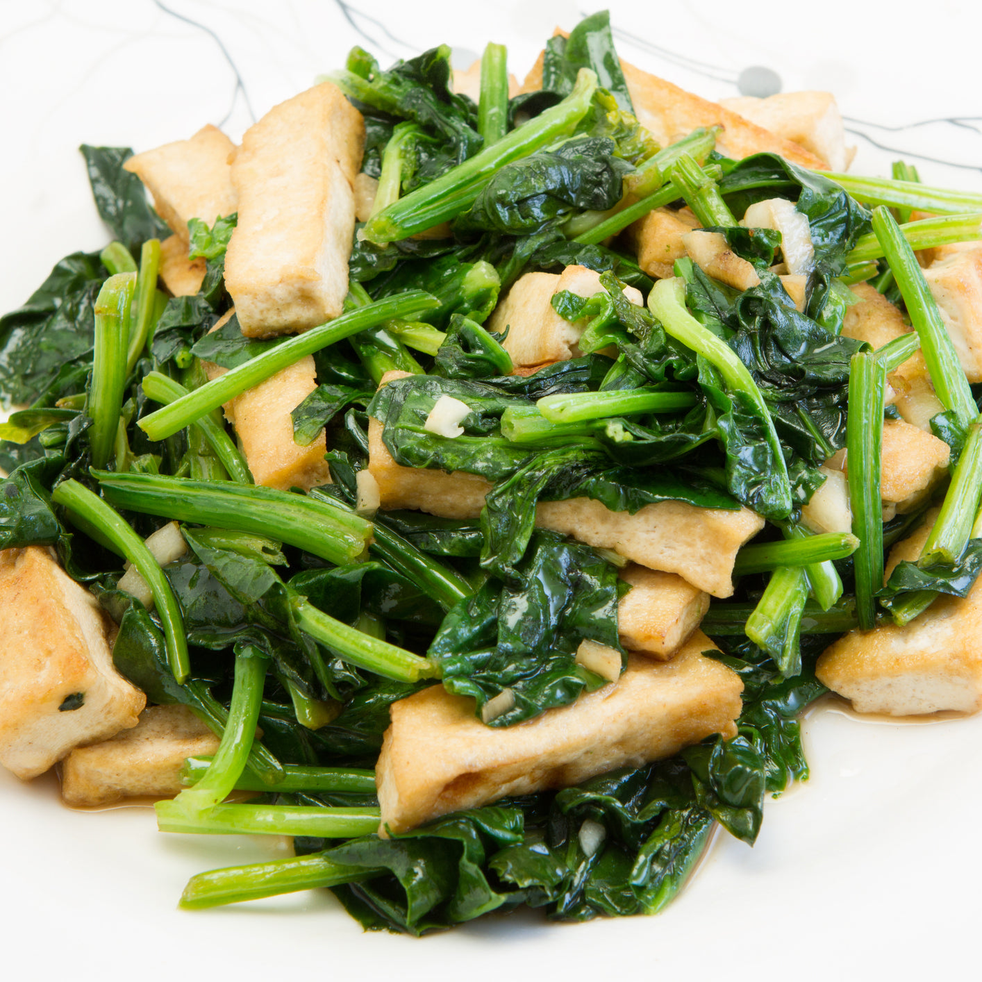Tofuroerbak met spinazie en champignons