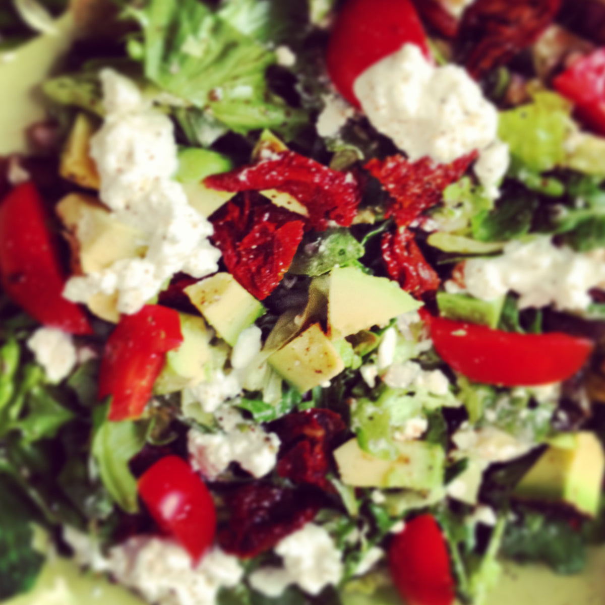 Salat mit Hüttenkäse, sonnengetrockneten Tomaten und Avocado – Mijn ... Salat mit Hüttenkäse, sonnengetrockneten Tomaten und Avocado – Mijn ...