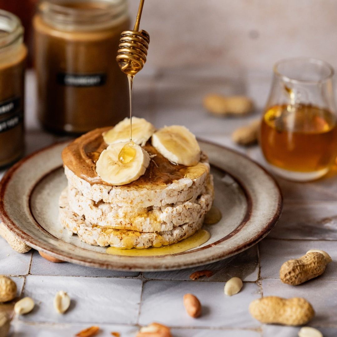 Reiswaffeln mit Erdnussbutter, Banane und Honig – Mijn Momentum - Mein ... Reiswaffeln mit Erdnussbutter, Banane und Honig – Mijn Momentum - Mein ...